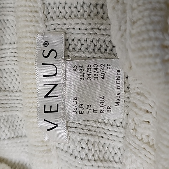 Venus XS light cream color turtleneck sweater - Picture 6 of 7